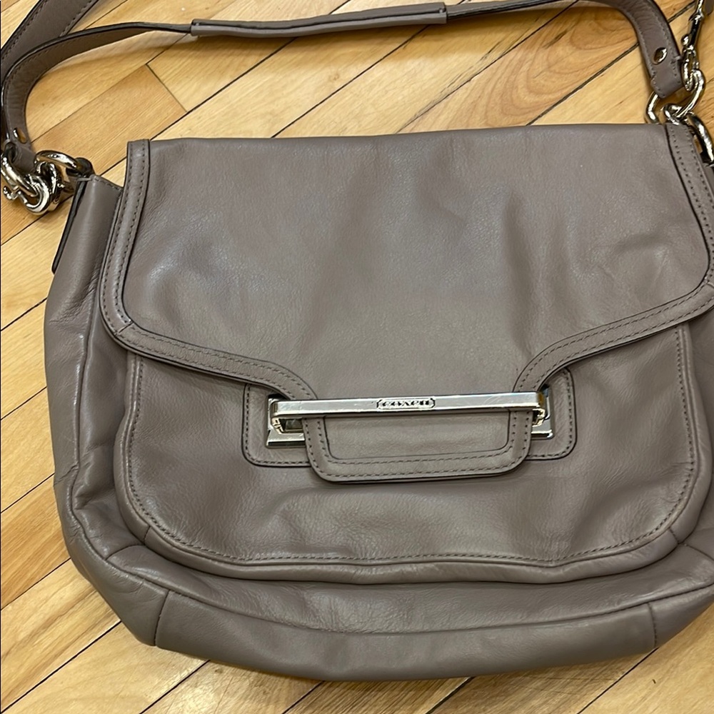 BNWT CoachWomen's Tan Leather Shoulder Bag/Cross body